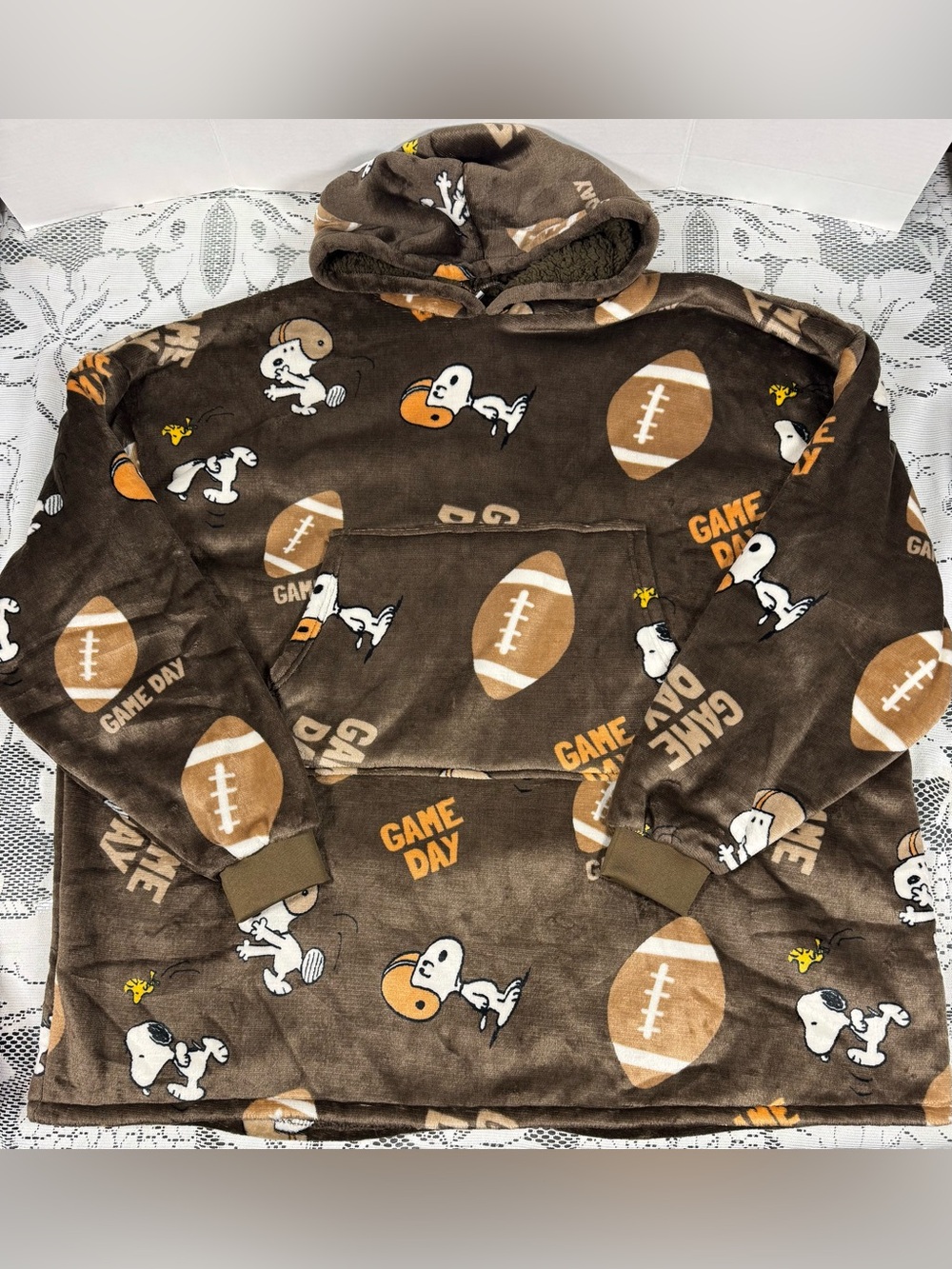 Peanuts Size L/XL Snoopy Woodstock Football Game Day Hooded Wearable Blanket - Picture 1 of 4